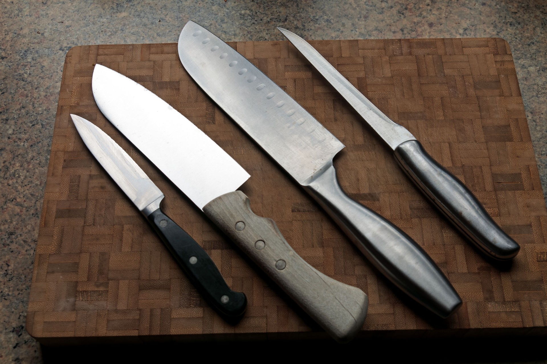 Different kitchen knives on a cutting board